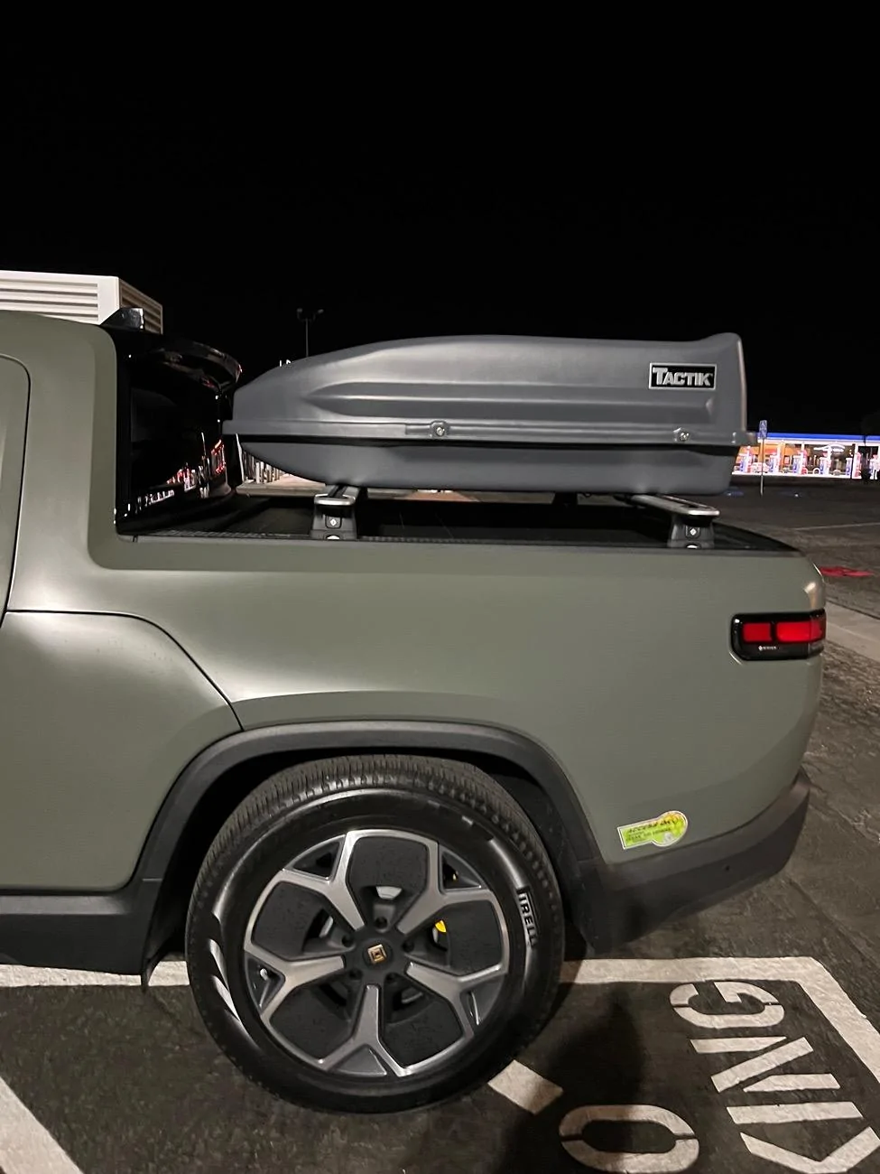 Rivian R1T R1S Cargo box that fits the bed length: Thule Sidekick 32202
