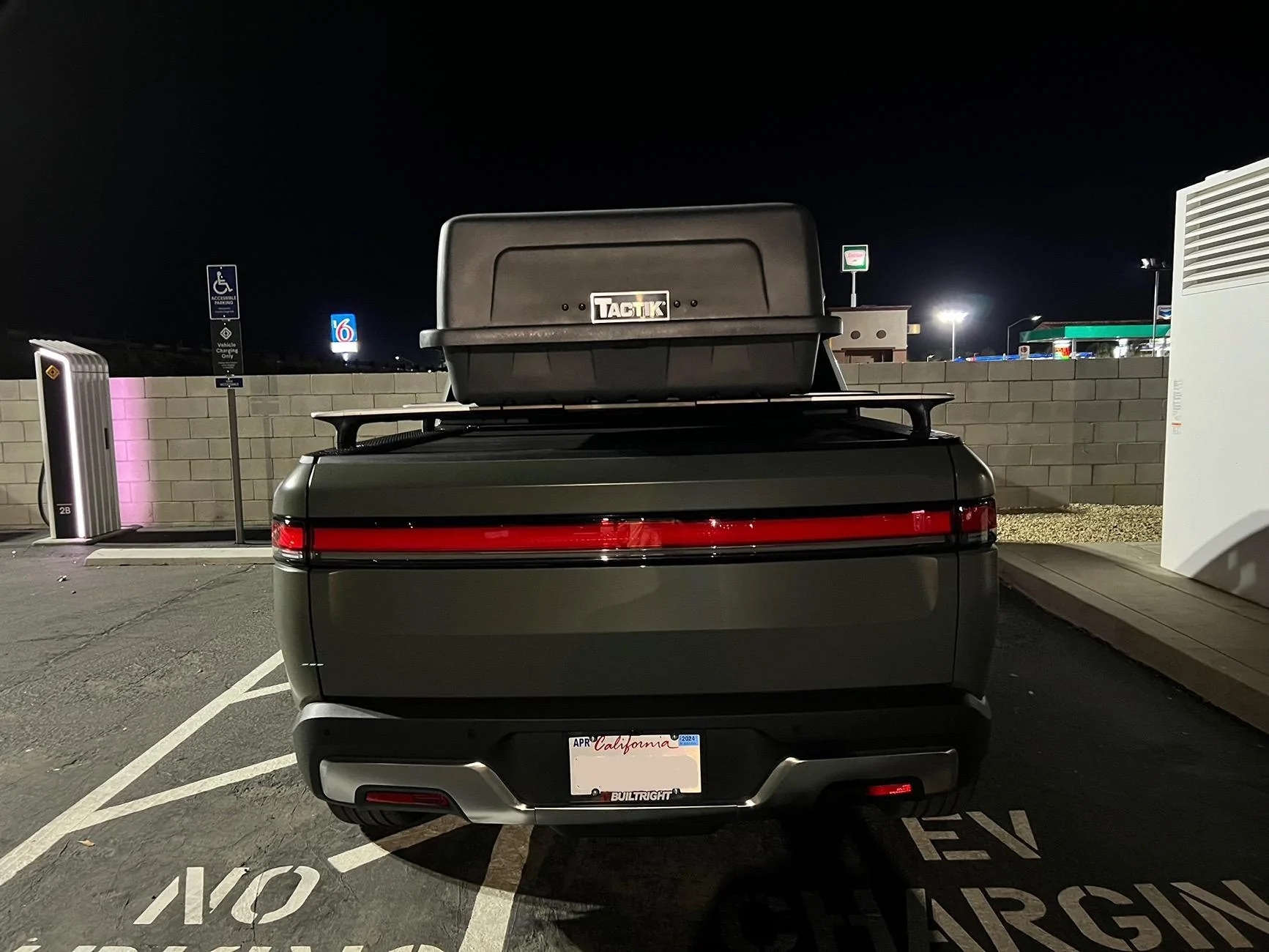 Rivian R1T R1S Cargo box that fits the bed length: Thule Sidekick 32203
