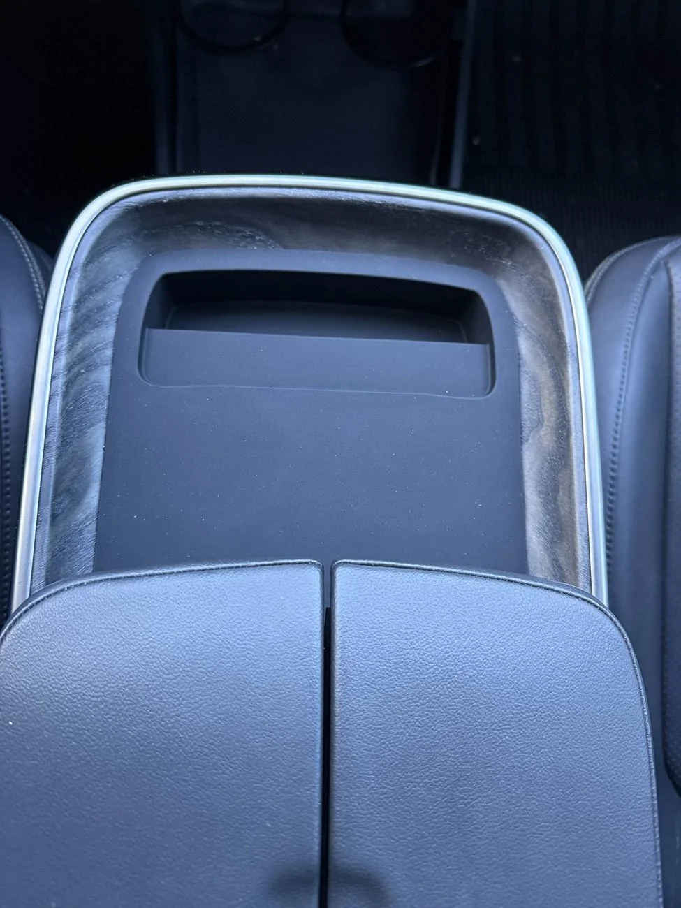 Rivian R1T R1S SoonishEV: TopoCharge Wireless Phone Charger for Gen2 Rivian Vehicles blank topcharg