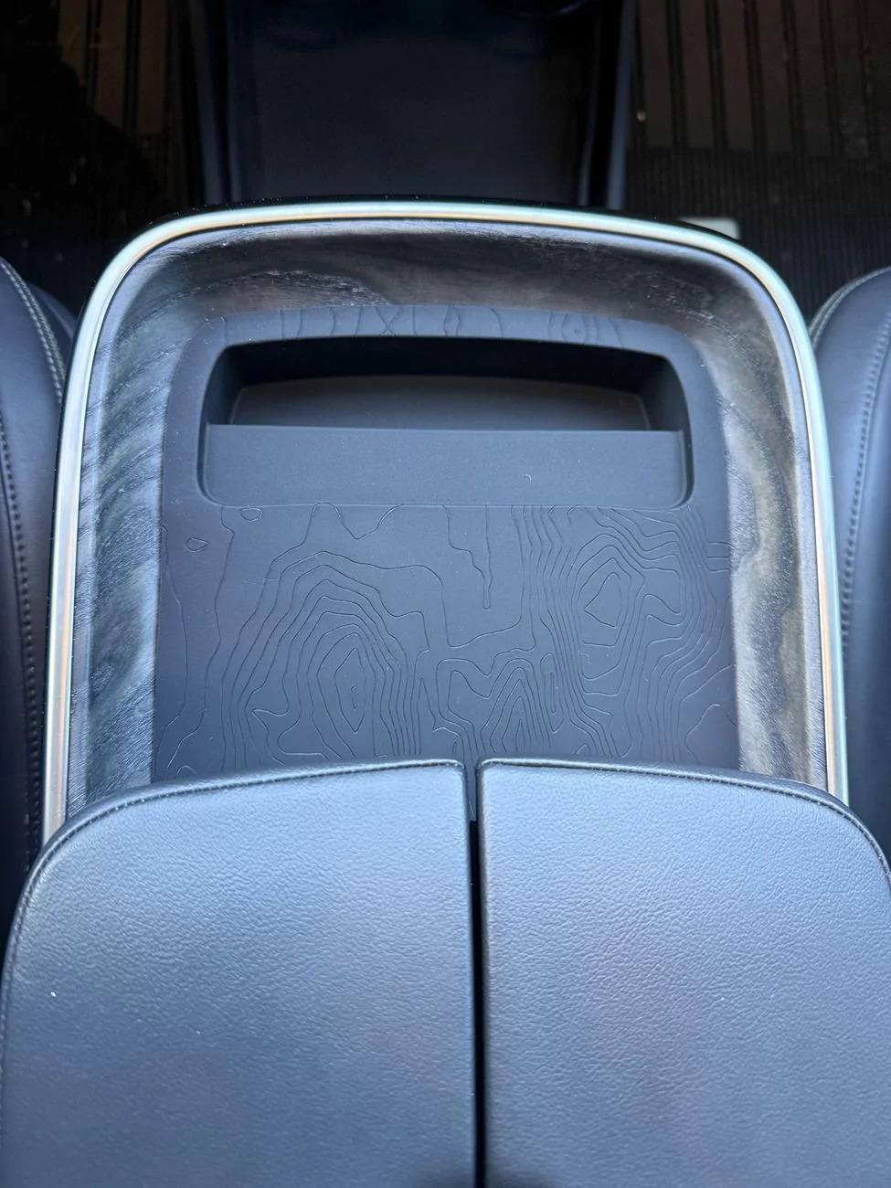 Rivian R1T R1S SoonishEV: TopoCharge Wireless Phone Charger for Gen2 Rivian Vehicles acadia topocharg