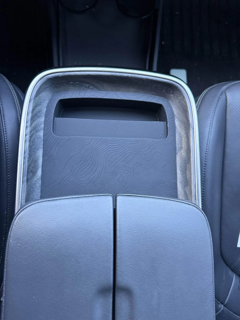 Rivian R1T R1S SoonishEV: TopoCharge Wireless Phone Charger for Gen2 Rivian Vehicles halfdome topocharg