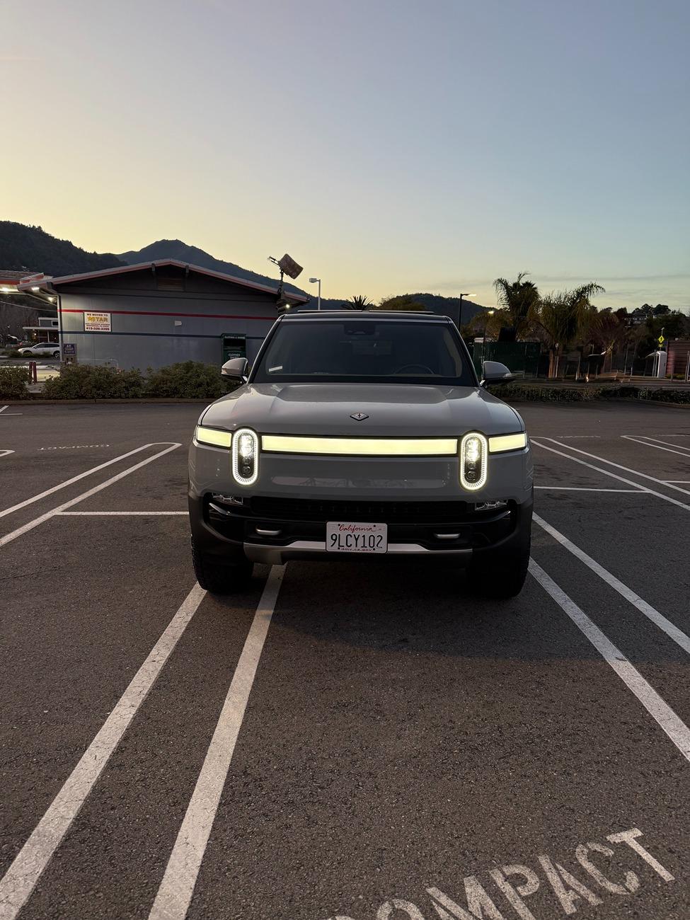 Rivian R1T R1S 2024 R1S LIMESTONE MAX PACK A/T Forest Edge IMG_0986