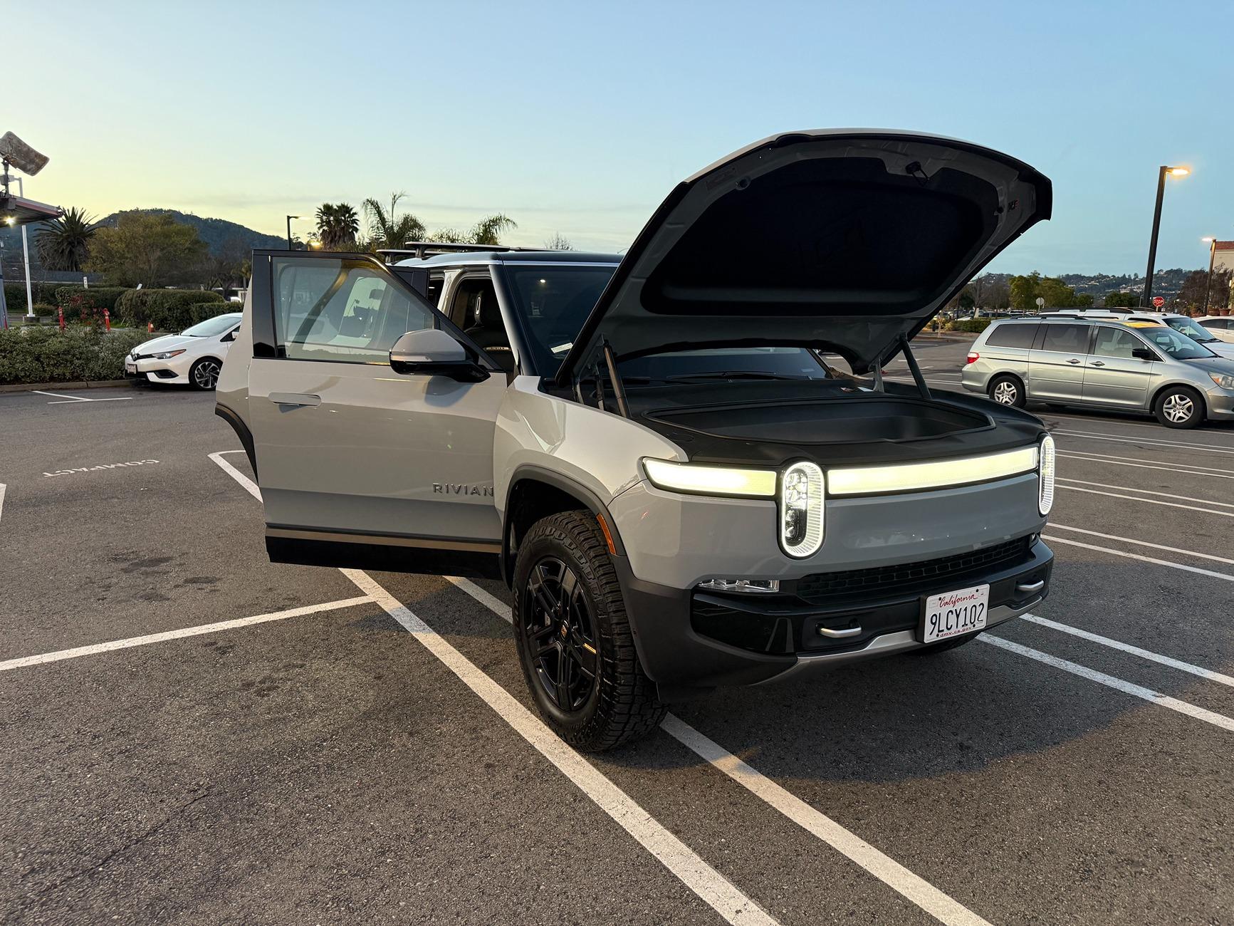 Rivian R1T R1S 2024 R1S LIMESTONE MAX PACK A/T Forest Edge IMG_0991
