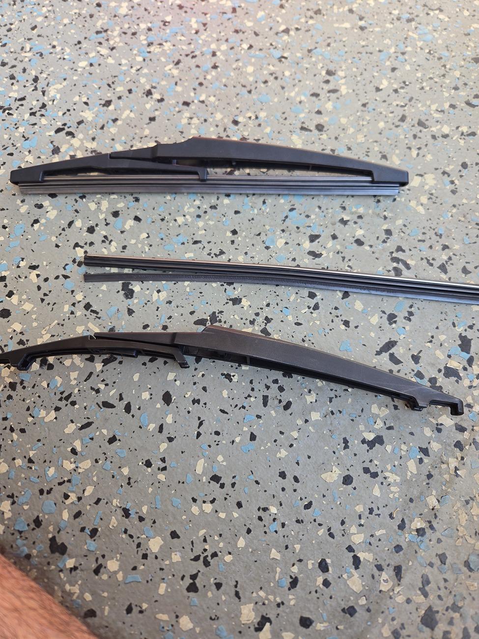 Rivian R1T R1S Rear Wiper Blade Service f2b5674b-a253-4117-9ce2-2525abda037d