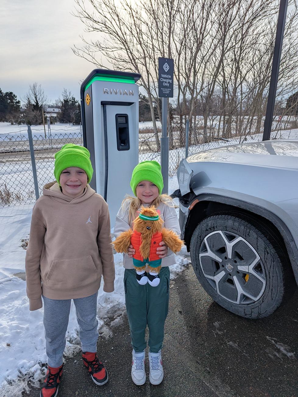 Rivian R1T R1S Random Rivian Photos of the Day - Post Yours! 📸 PXL_20250124_202205596