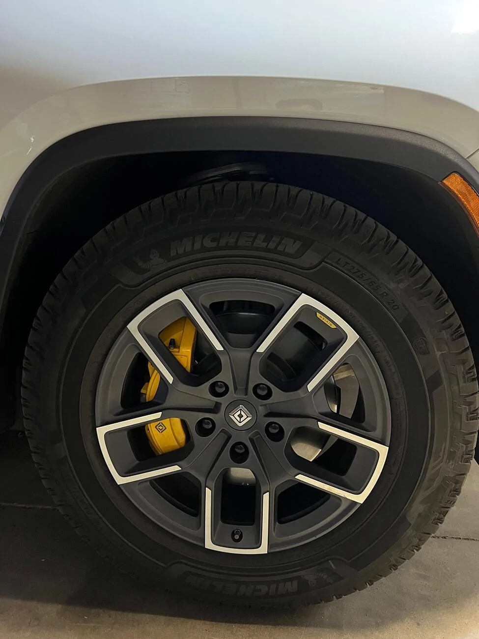 Rivian R1T R1S Sagging - is this normal? 3