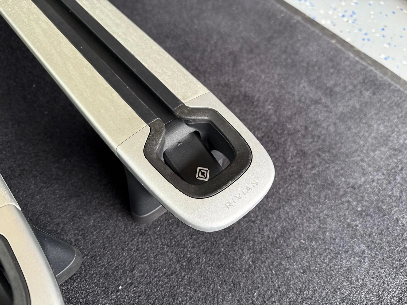 Rivian R1T R1S OEM crossbars not used IMG_5655