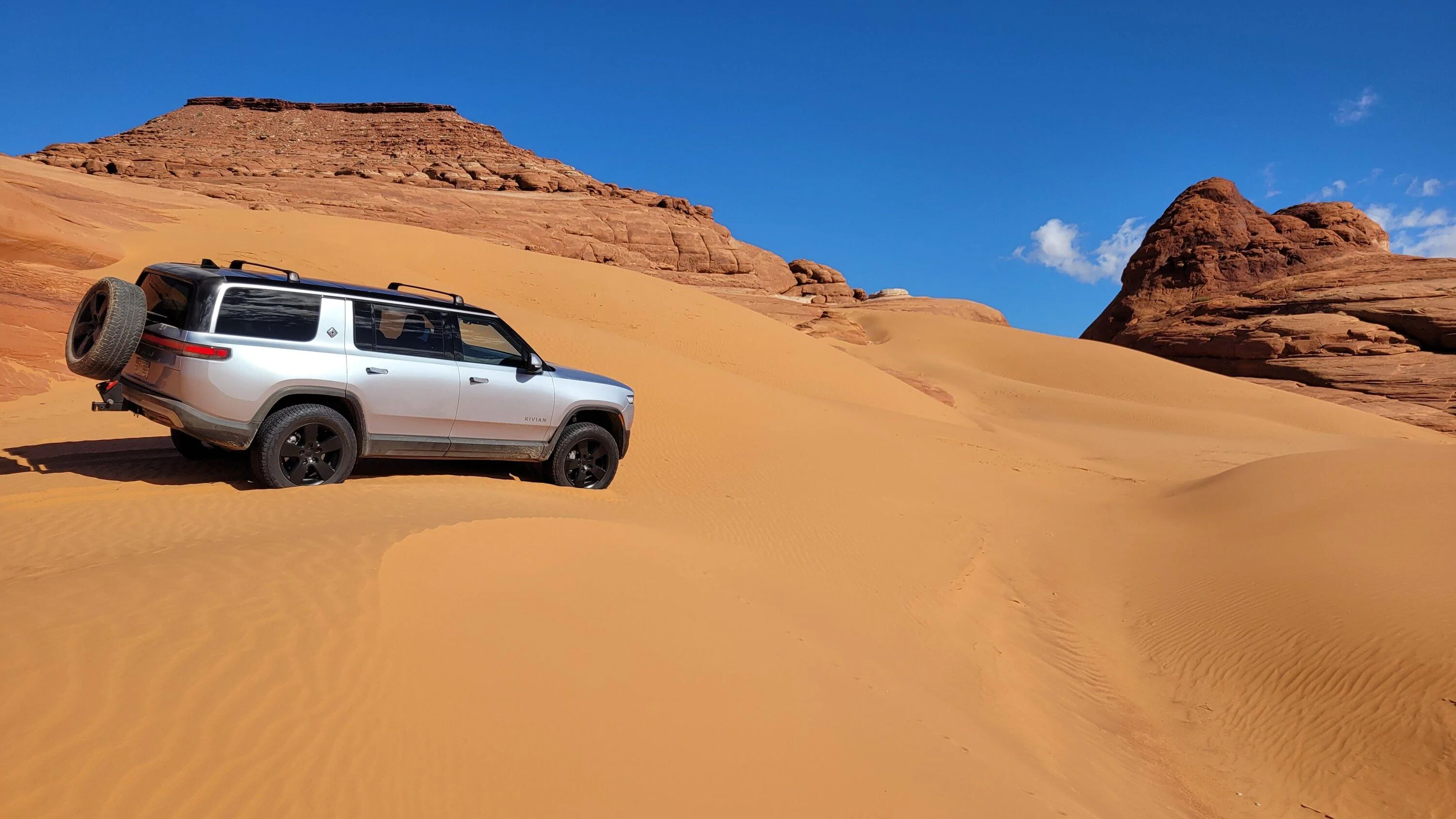 Rivian R1T R1S Playing in the sand at the White Wash sand dunes 20250208_121148