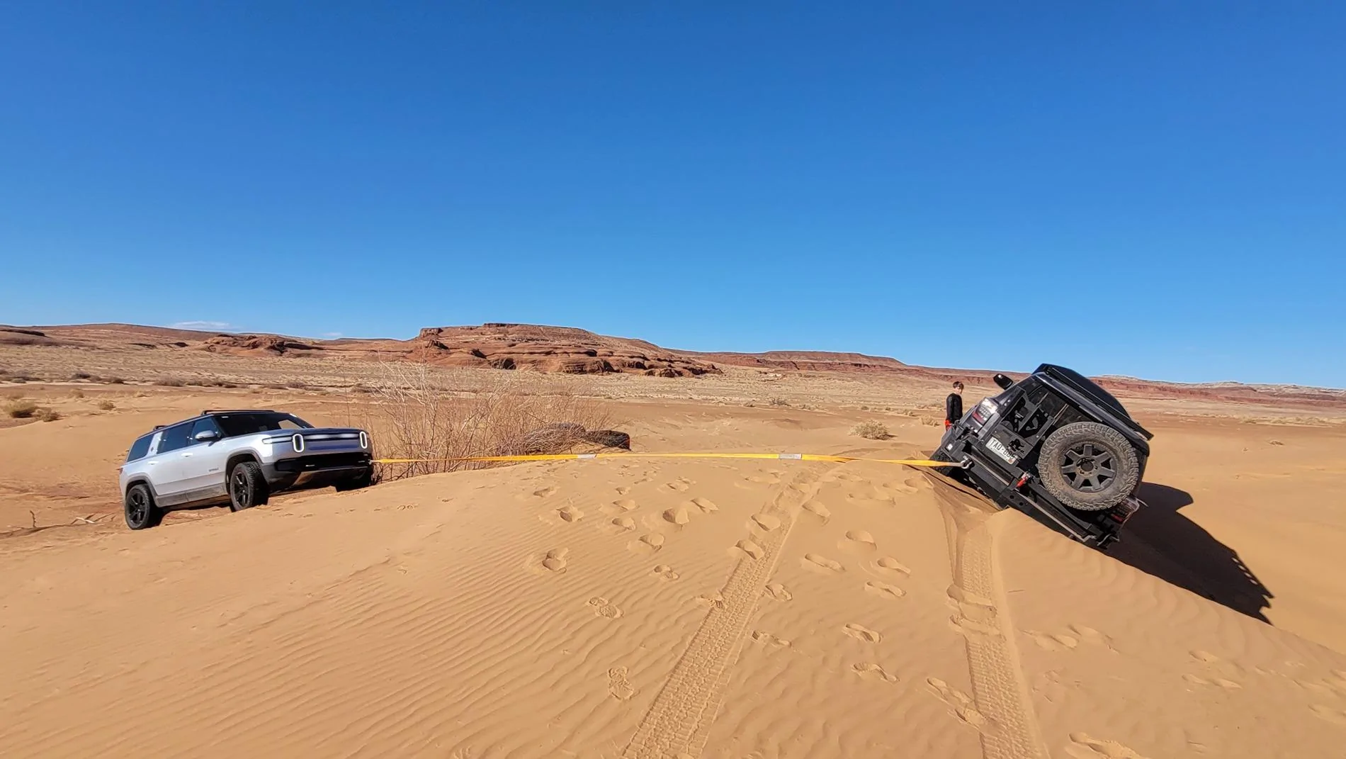 Rivian R1T R1S Playing in the sand at the White Wash sand dunes 20250208_144513