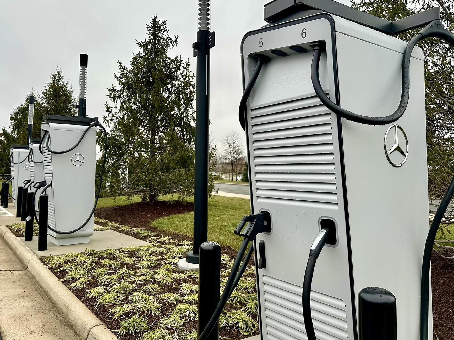 Rivian R1T R1S Mercedes Charger.... 1739373861732-0t