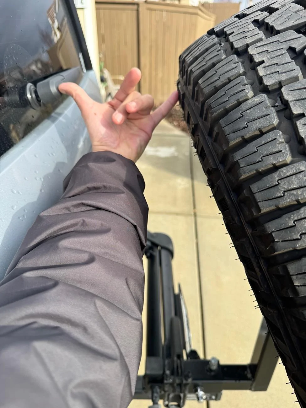 Rivian R1T R1S R1S Spare tire hitch mount options? IMG_9600
