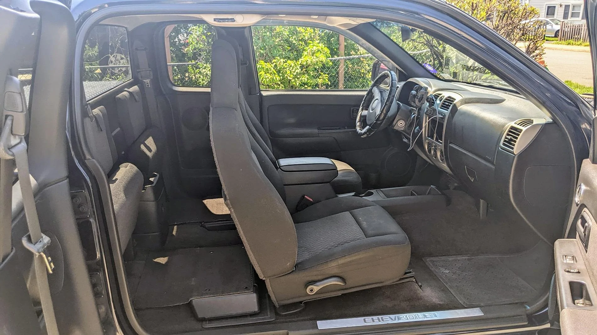 Rivian R1T R1S Who would like a 6” longer bed? 1740158808080-nf