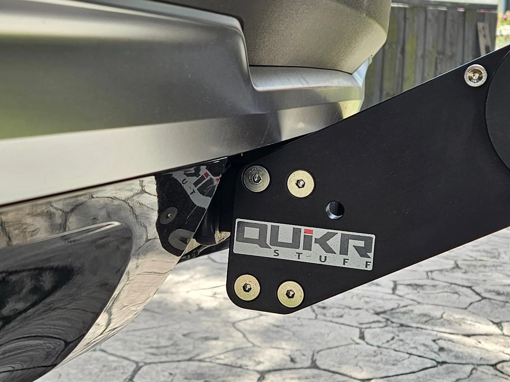 Rivian R1T R1S QuikrStuff Mach 2 Hitch Review 1 to 4 bike rack with R1s 20250222_121755