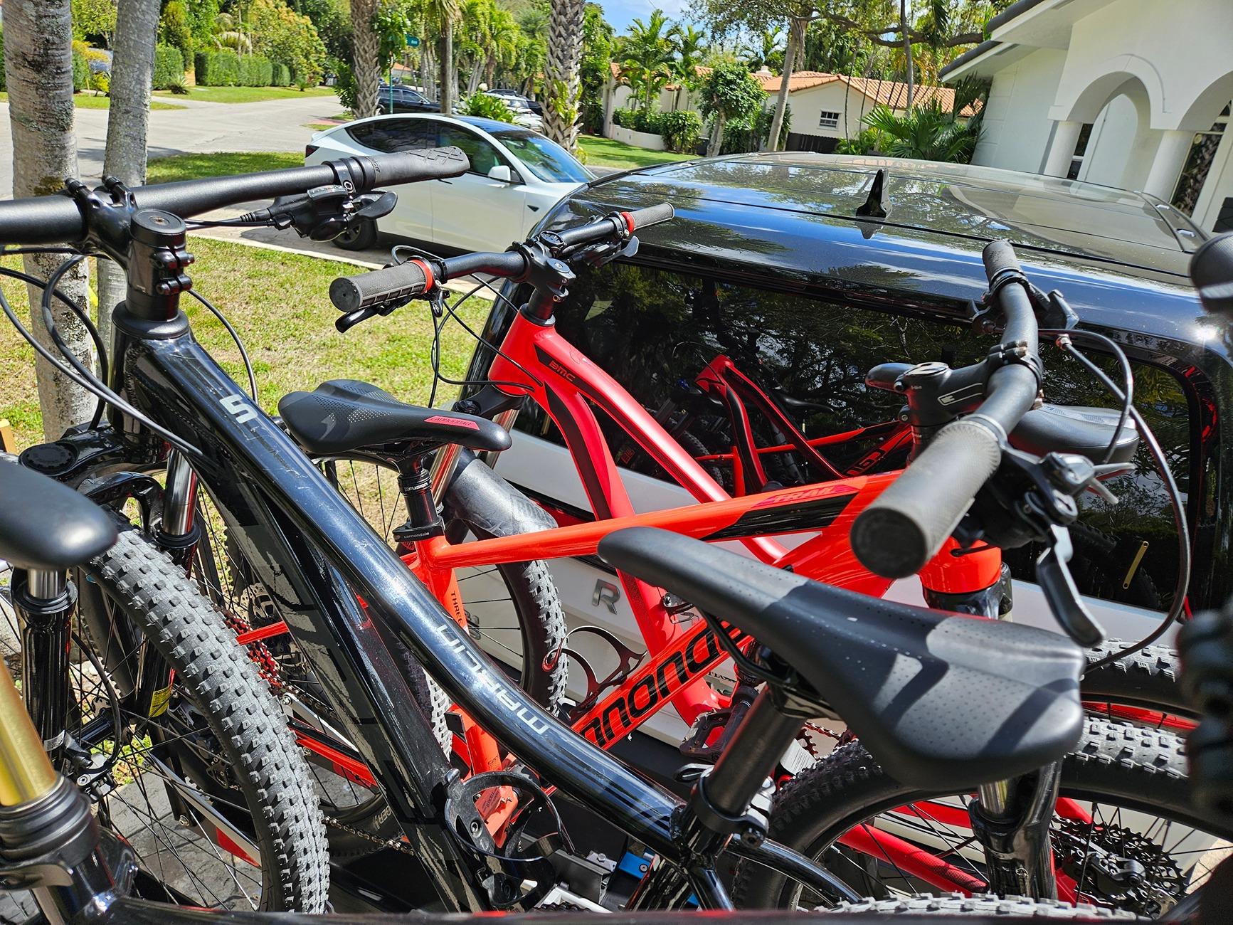 Rivian R1T R1S QuikrStuff Mach 2 Hitch Review 1 to 4 bike rack with R1s 20250222_122057