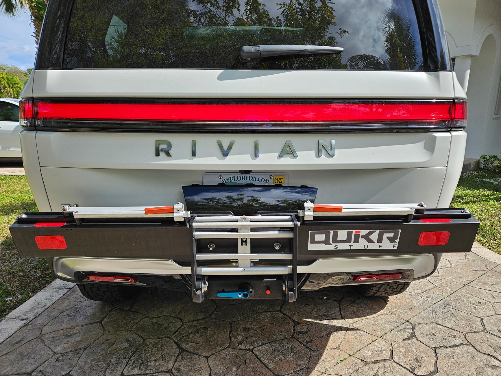 Rivian R1T R1S QuikrStuff Mach 2 Hitch Review 1 to 4 bike rack with R1s 20250222_141204