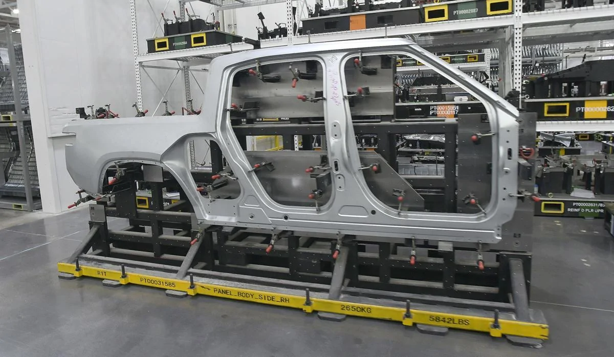 Rivian R1T R1S Magnetic Surprise! - Snostrip 1740337807224-ph