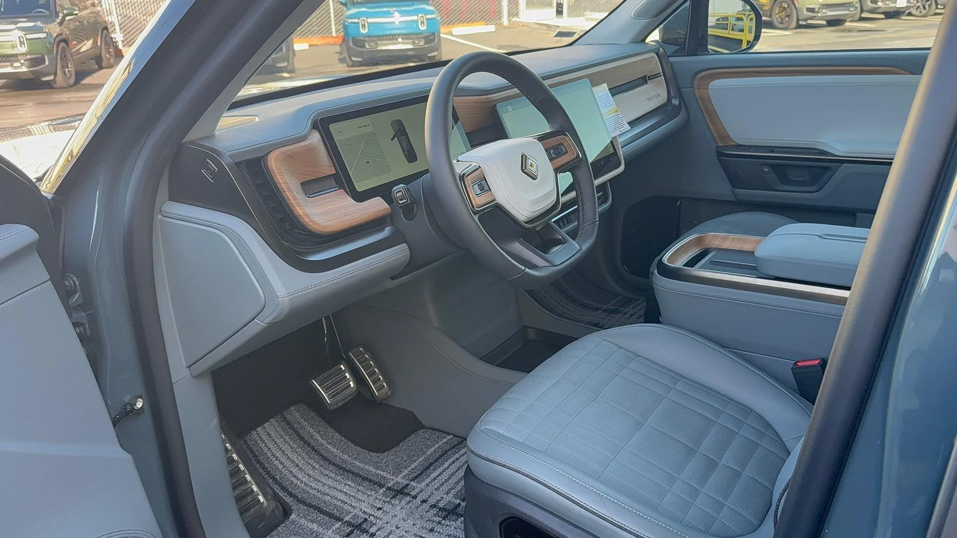 Rivian R1T R1S My first review: traded in Tesla Model X P100D for 2025 R1S Tri Motor IMG_2279