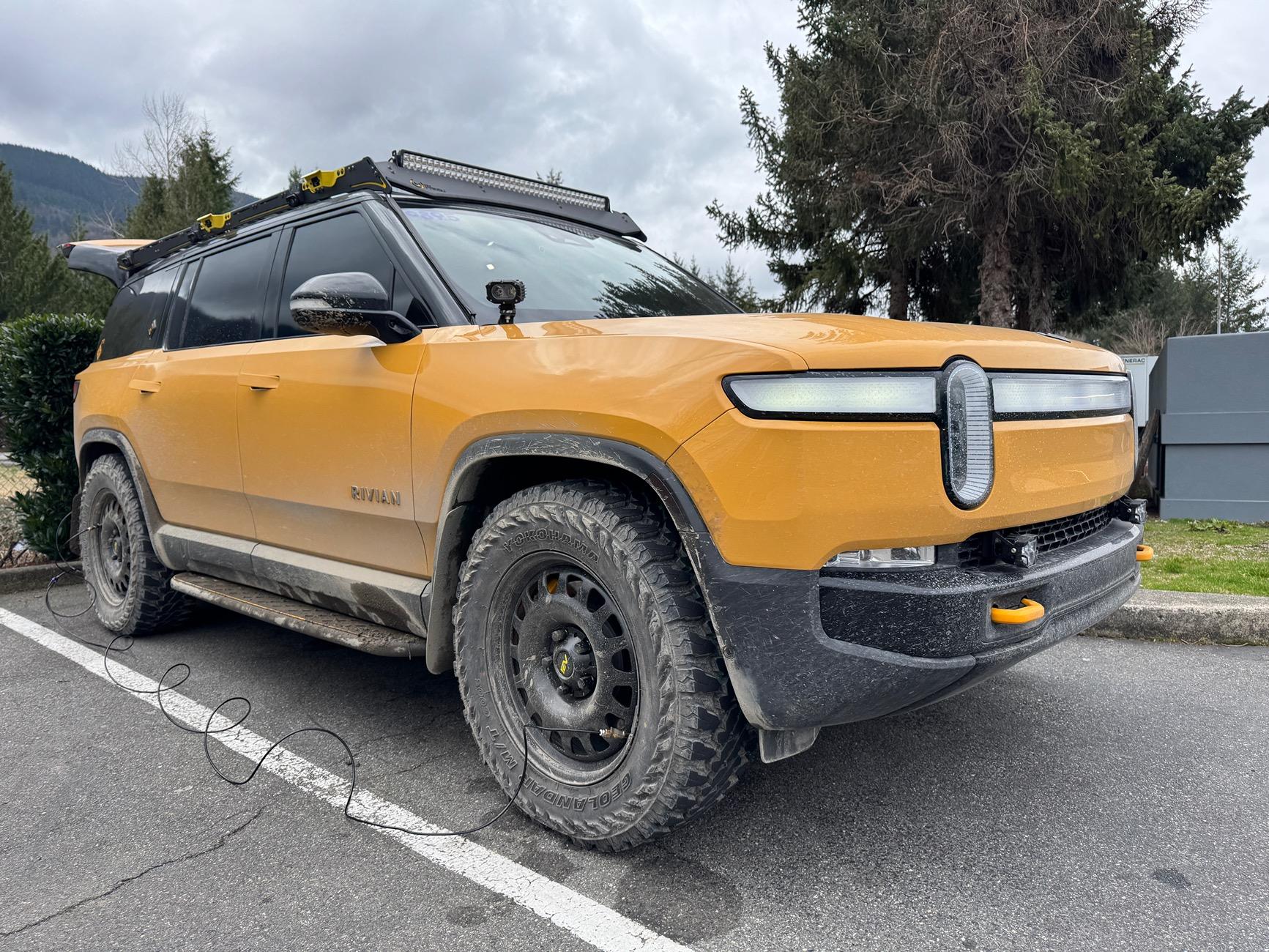 Rivian R1T R1S ? COMPASS YELLOW R1S  Photos IMG_2836