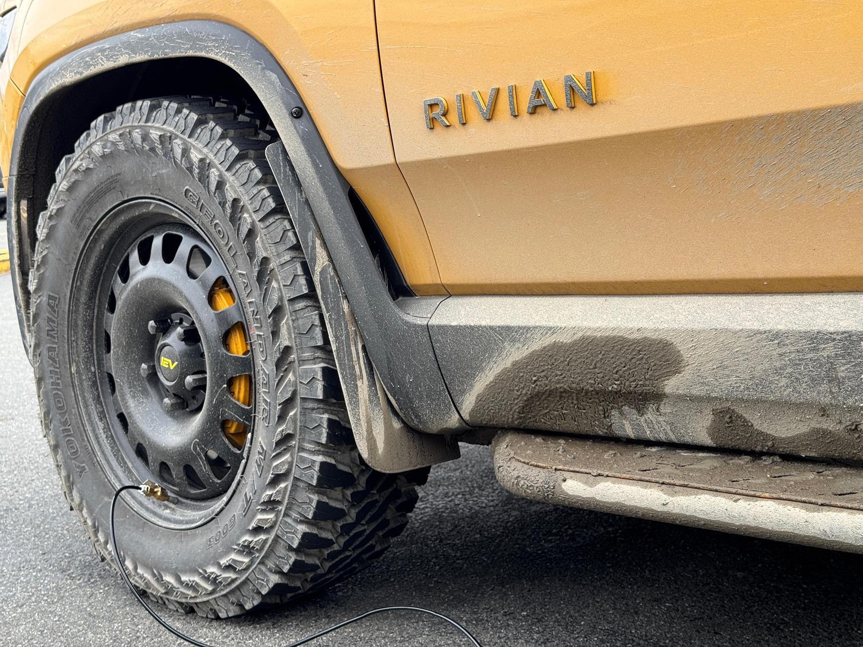 Rivian R1T R1S ? COMPASS YELLOW R1S  Photos IMG_2843