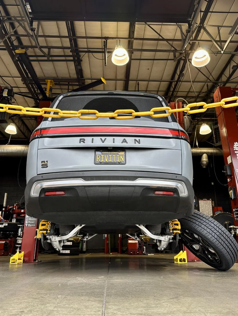 Rivian R1T R1S Michelin - Defender LTX M/S2 115 vs 119 @ Costco serviceBay01