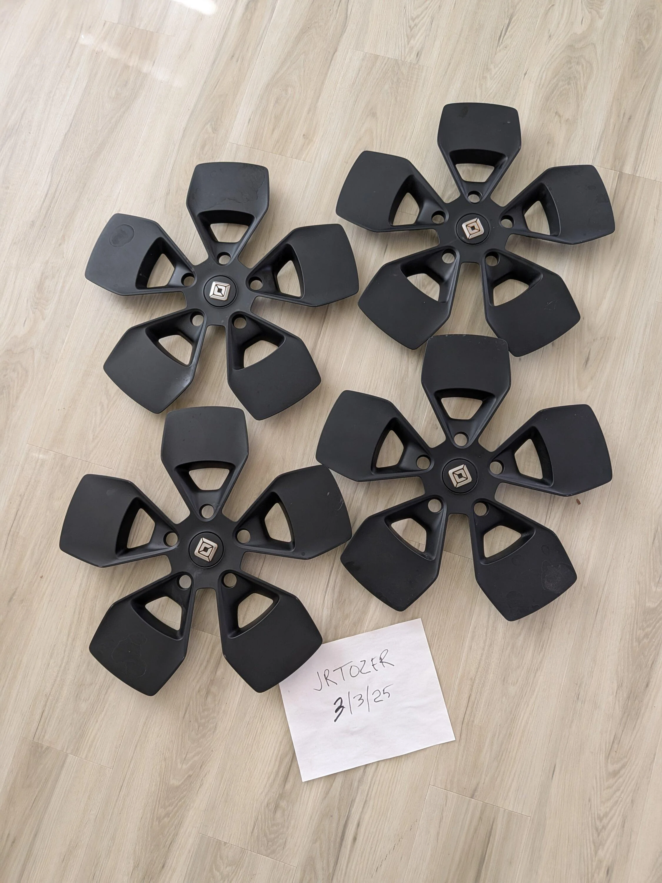 Rivian R1T R1S 21" Aero Wheel Covers ($35ea or $120 set) 2025-03-02 11.04.47