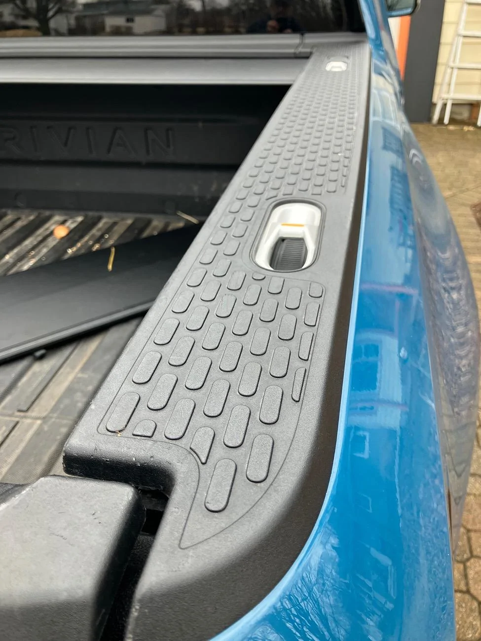 Rivian R1T R1S Pickup bed top trim removal IMG_0795