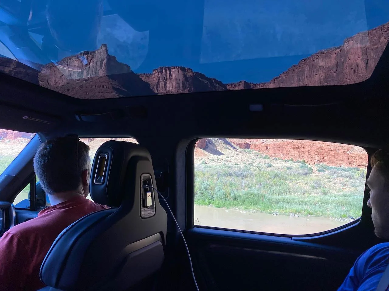 Rivian R1T R1S Visibility differences between default Panoramic Roof versus Dynamic Glass Roof (DSG) 1741118842096-90