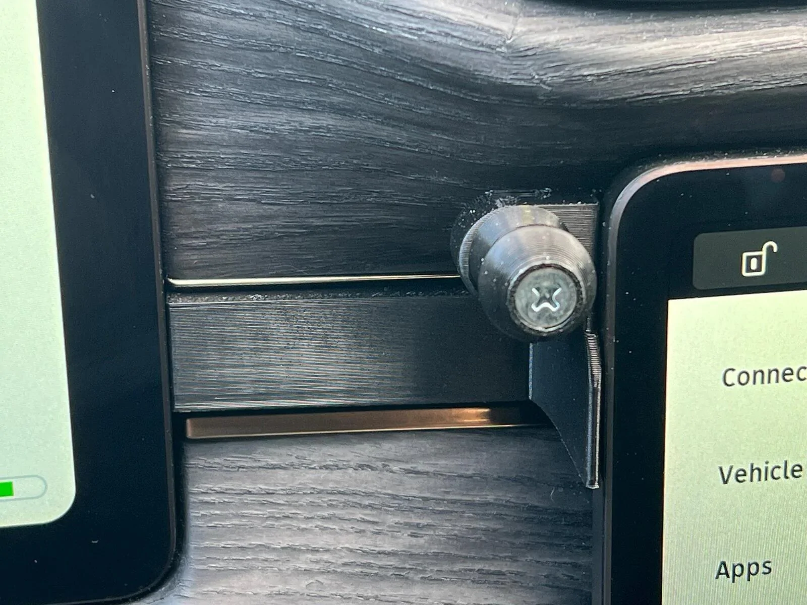 Rivian R1T R1S Looking for Mobile Phone Holder for R1S 1741365020935-o4