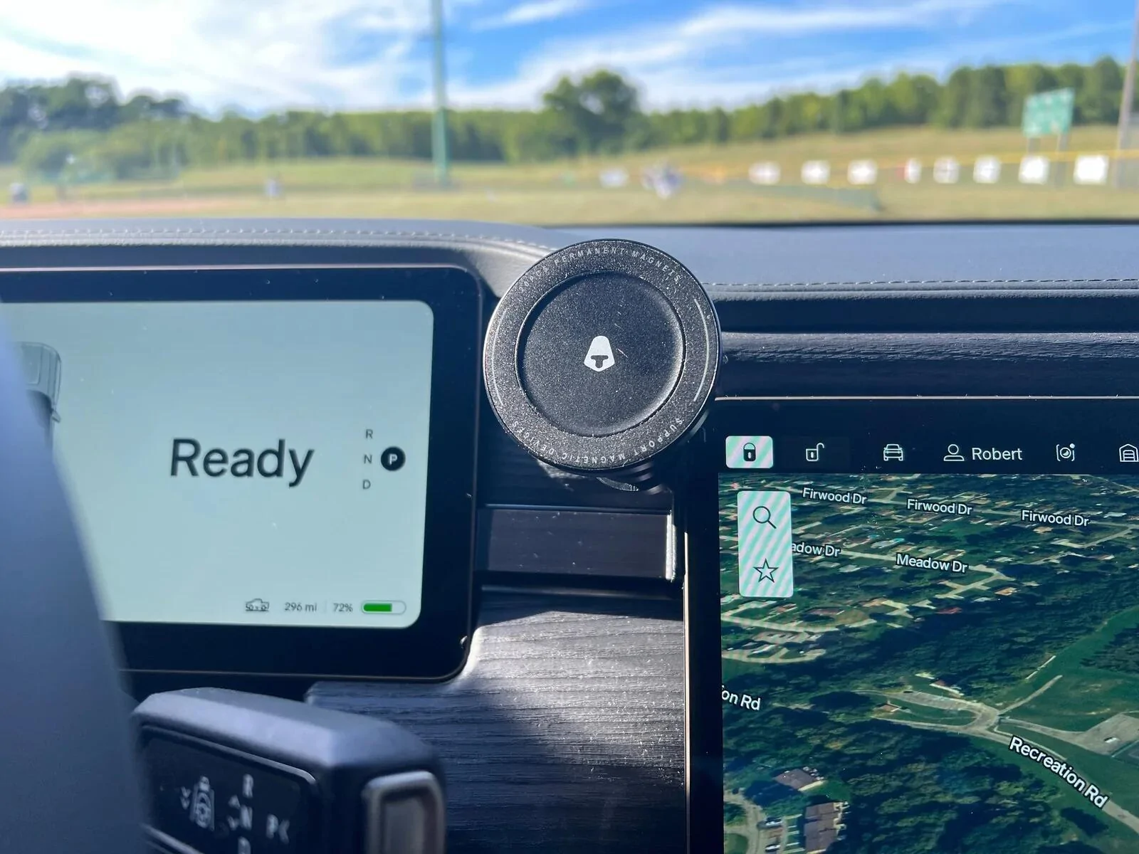 Rivian R1T R1S Looking for Mobile Phone Holder for R1S 1741365288662-sc