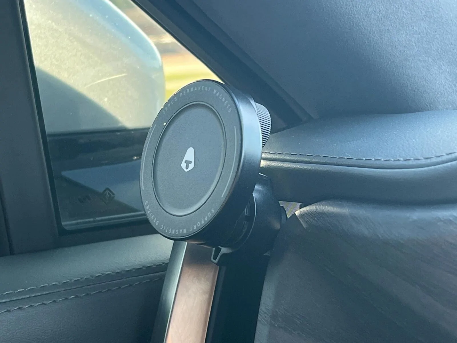 Rivian R1T R1S Looking for Mobile Phone Holder for R1S 1741365714585-oa