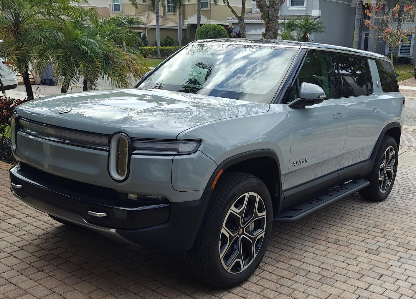 Rivian R1T R1S EV base running board install instructions for 2025 Gen 2 R1S photo1