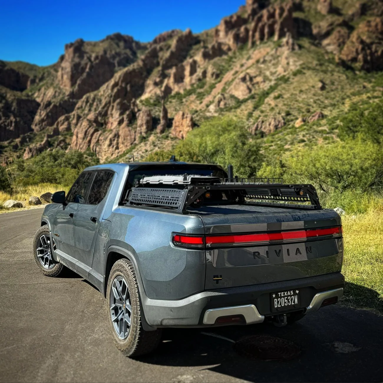 Rivian R1T R1S R1T Bed Rack; search for best design 03722092-1073-4404-960A-437D361F6AE3