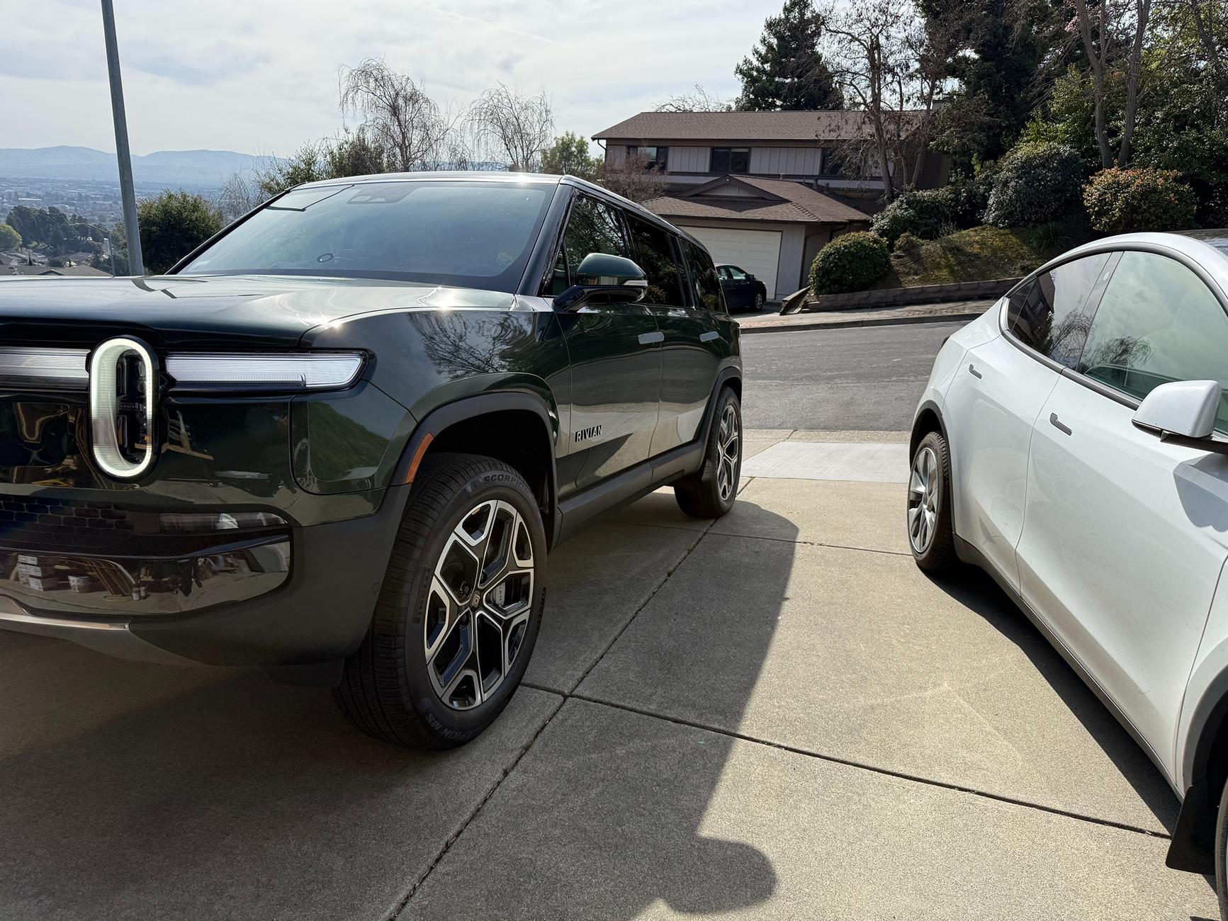 Rivian R1T R1S Air Suspension odd when parking IMG_3739