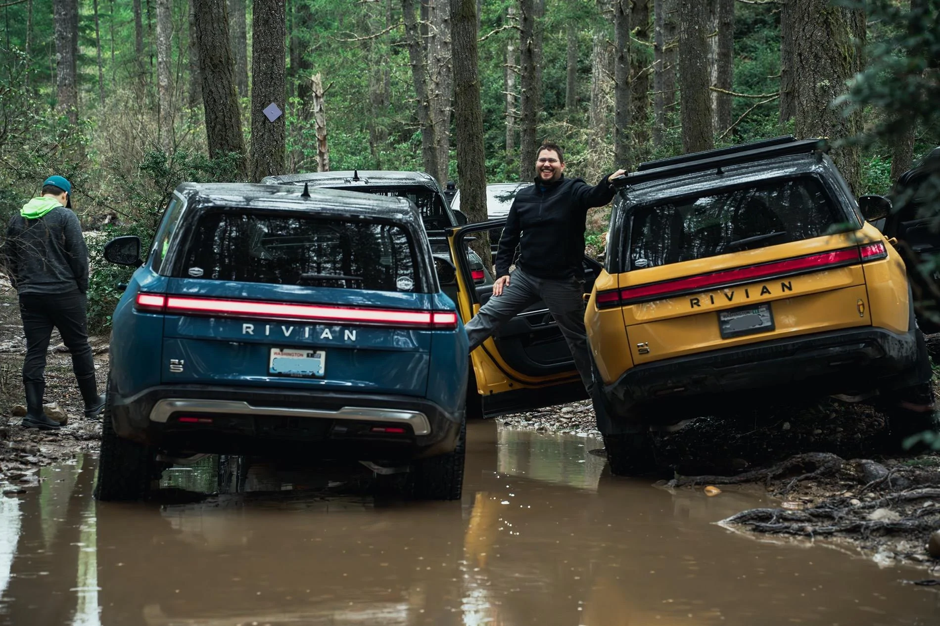Rivian R1T R1S ? COMPASS YELLOW R1S  Photos IMG_3246