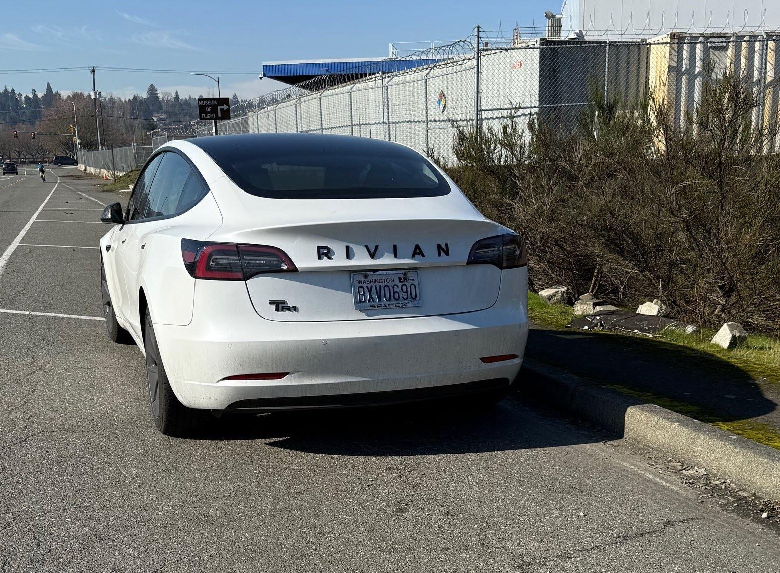 Rivian R1T R1S Incognito Tesla/Rivian spotted?? [⚠️ ADMIN WARNING: NO POLITICS] Tesla3