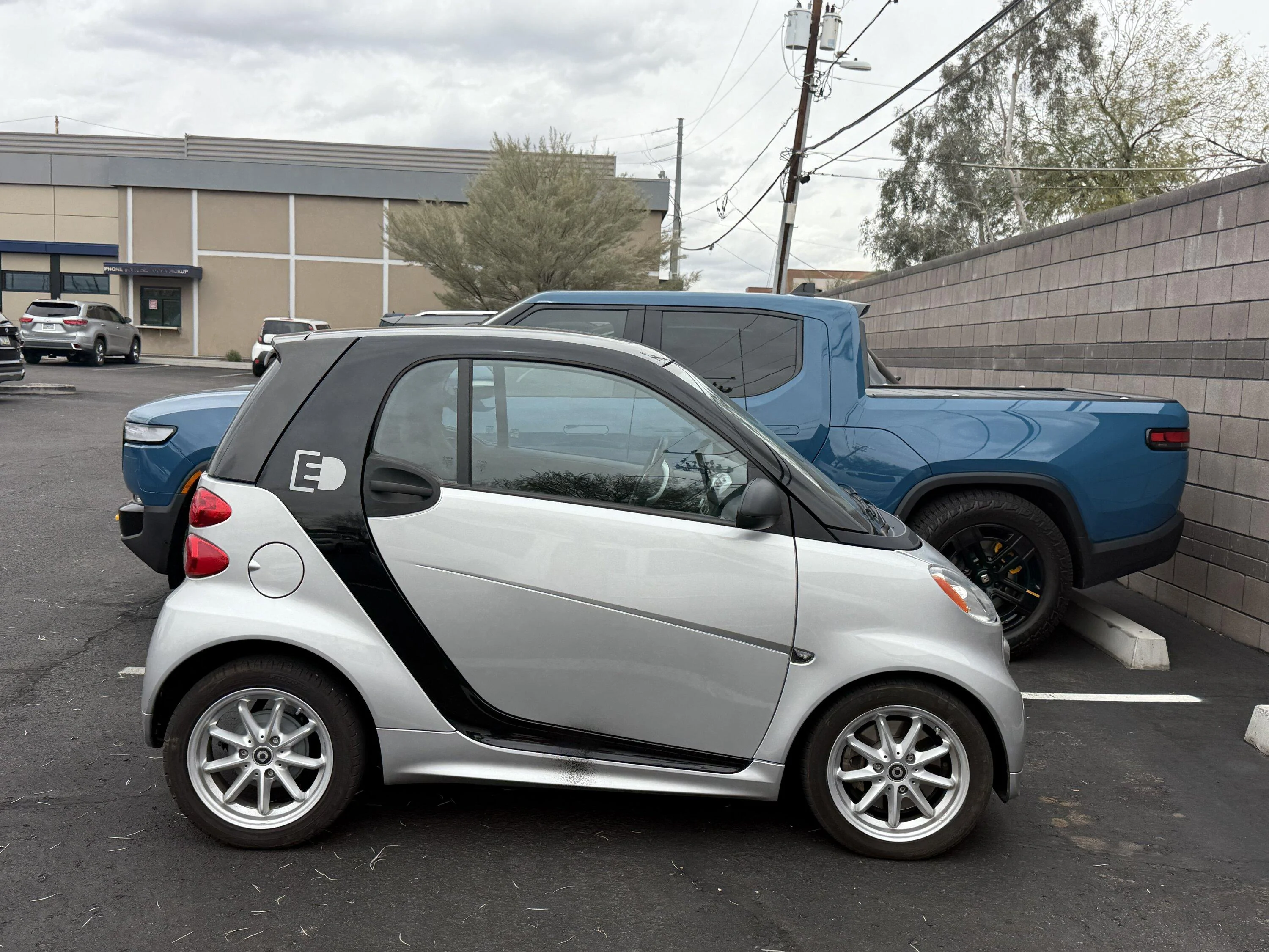 Rivian R1T R1S Mildly Amusing: Parked Next to a Smart EQ Fortwo EV IMG_4735