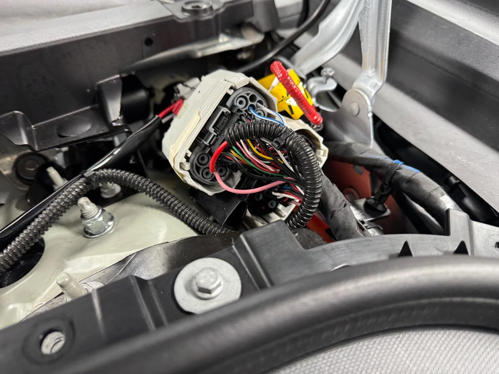 Rivian R1T R1S 12V access in Gen2 R1S for light bar installation? IMG_5104