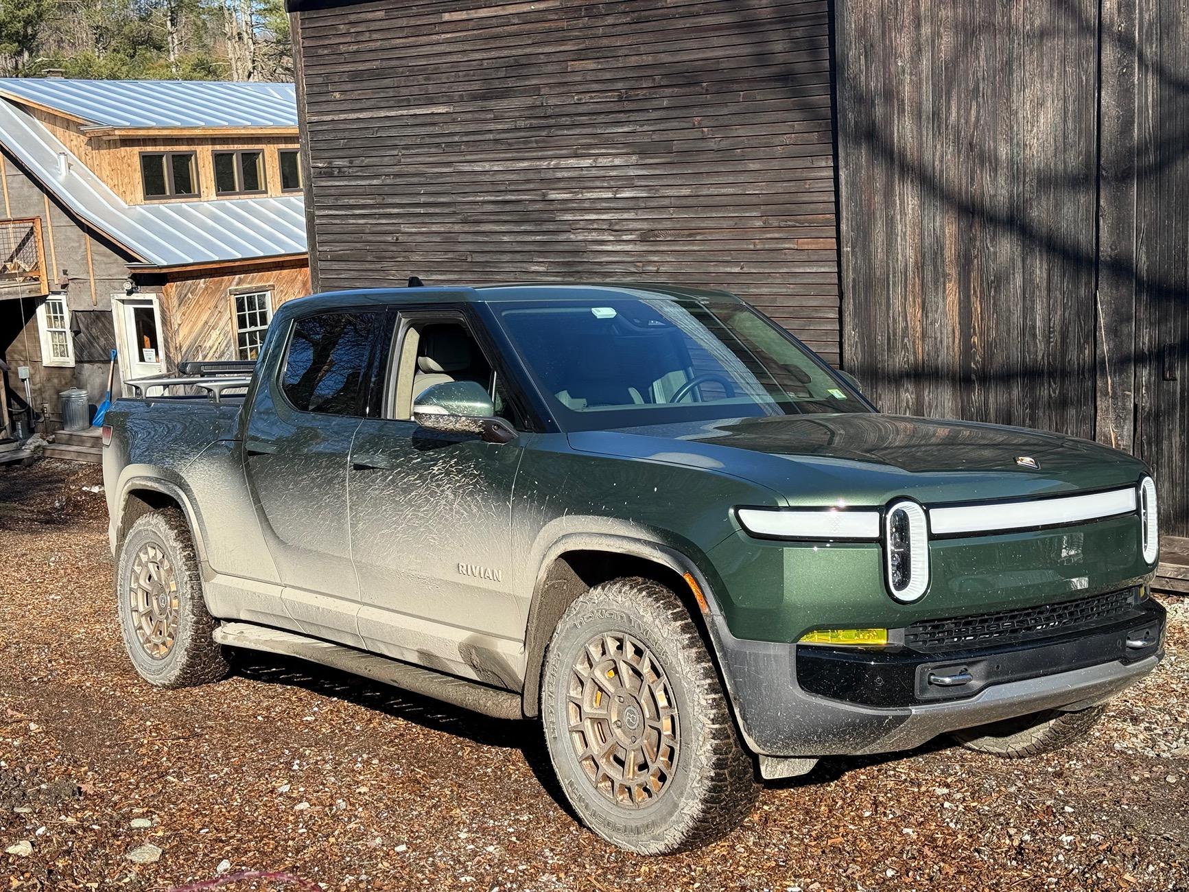 Rivian R1T R1S California Dune = yellow color? IMG_1867