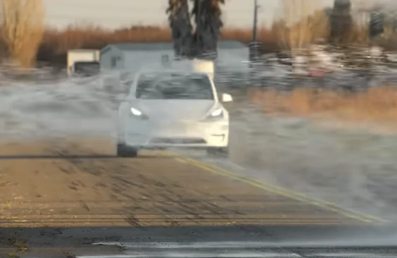 Rivian R1T R1S Tesla nefarious behavior? 1742347530168-1h