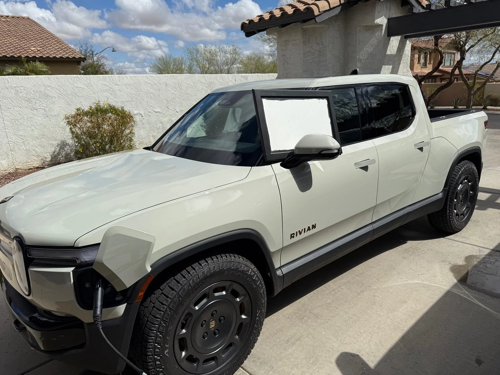 Rivian R1T R1S California Dune = yellow color? IMG_2956