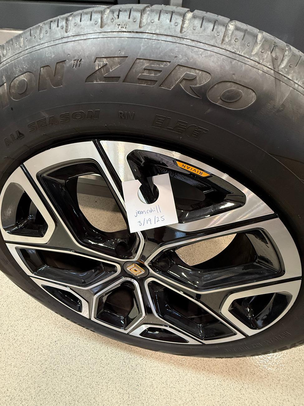 Rivian R1T R1S FS - 22" OEM Sport Bright wheels IMG_0934.JPG