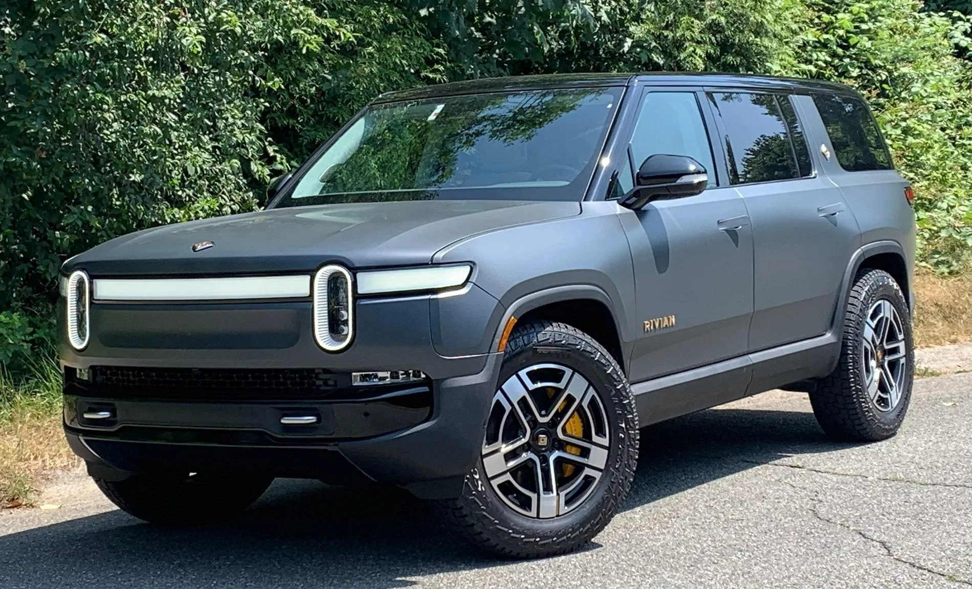 Rivian R1T R1S Delivery Experience (March 2025 edition) for R1S Performance Max Pack + XPEL Stealth Wrap IMG_E1445