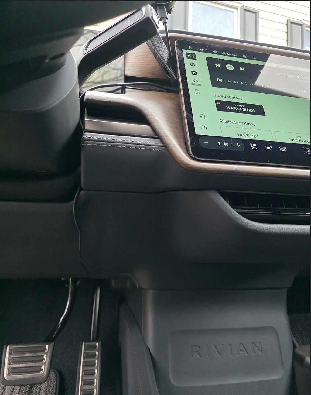 Rivian R1T R1S NEW Rivian Phone Holder w/ Riser Arm V2 (Patent Pending) Available w/ Semiconductor Cooling MagSafe/Qi2 Wireless Charger from EveryAmp 1742520511103-pi