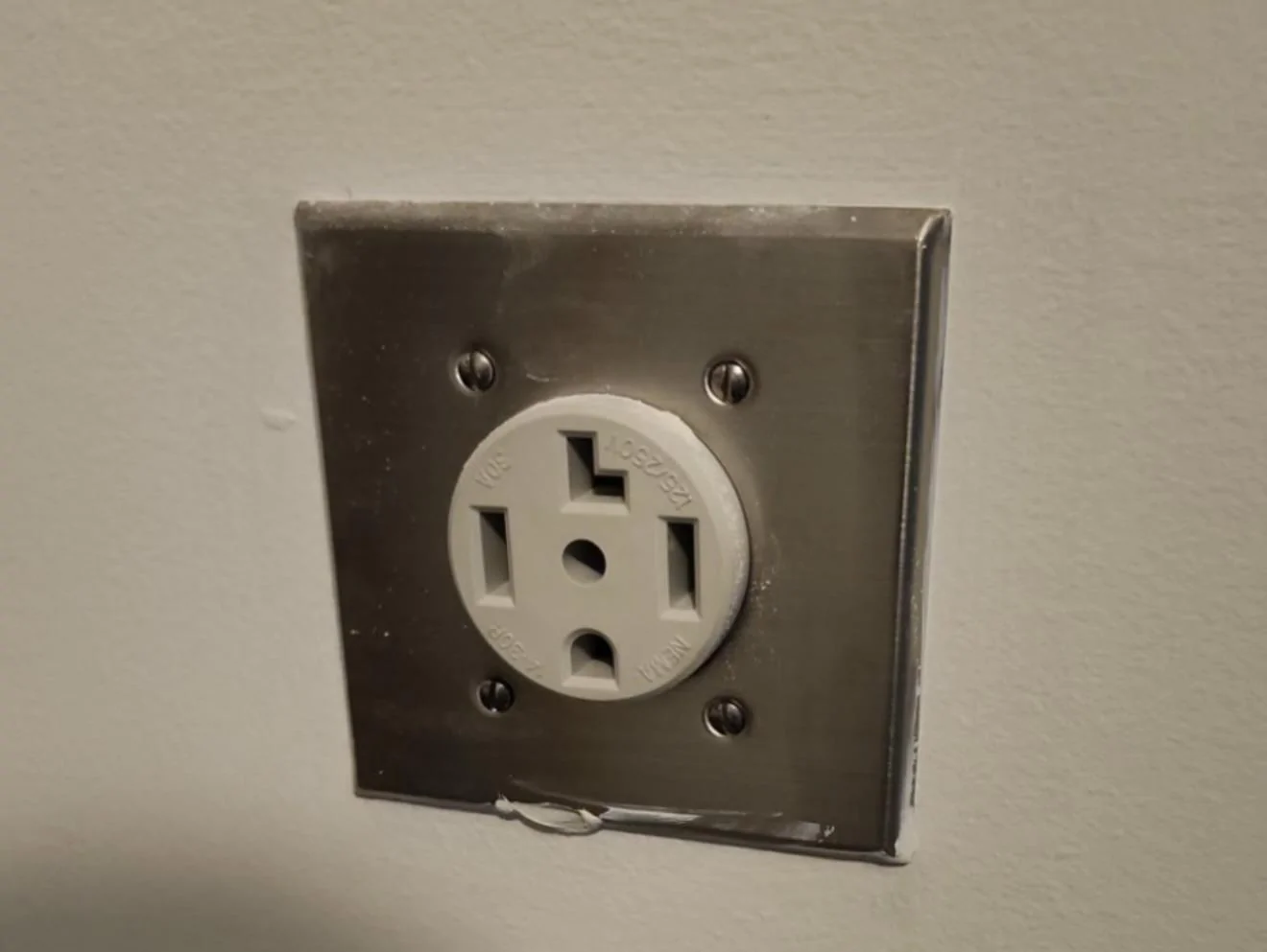 Rivian R1T R1S 220V outlet at VRBO IMG_8236