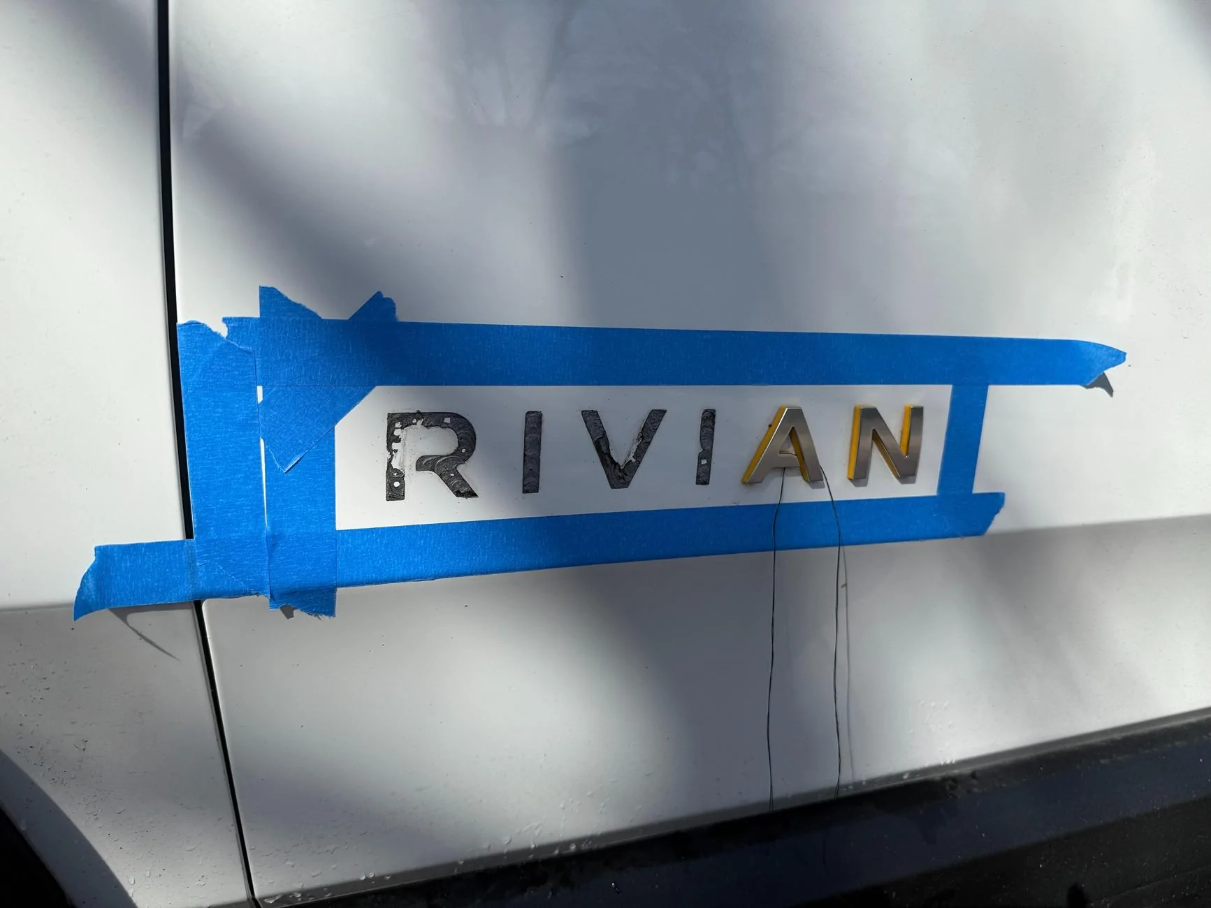 Rivian R1T R1S Black Badging How-To 20250325_141651025_iOS