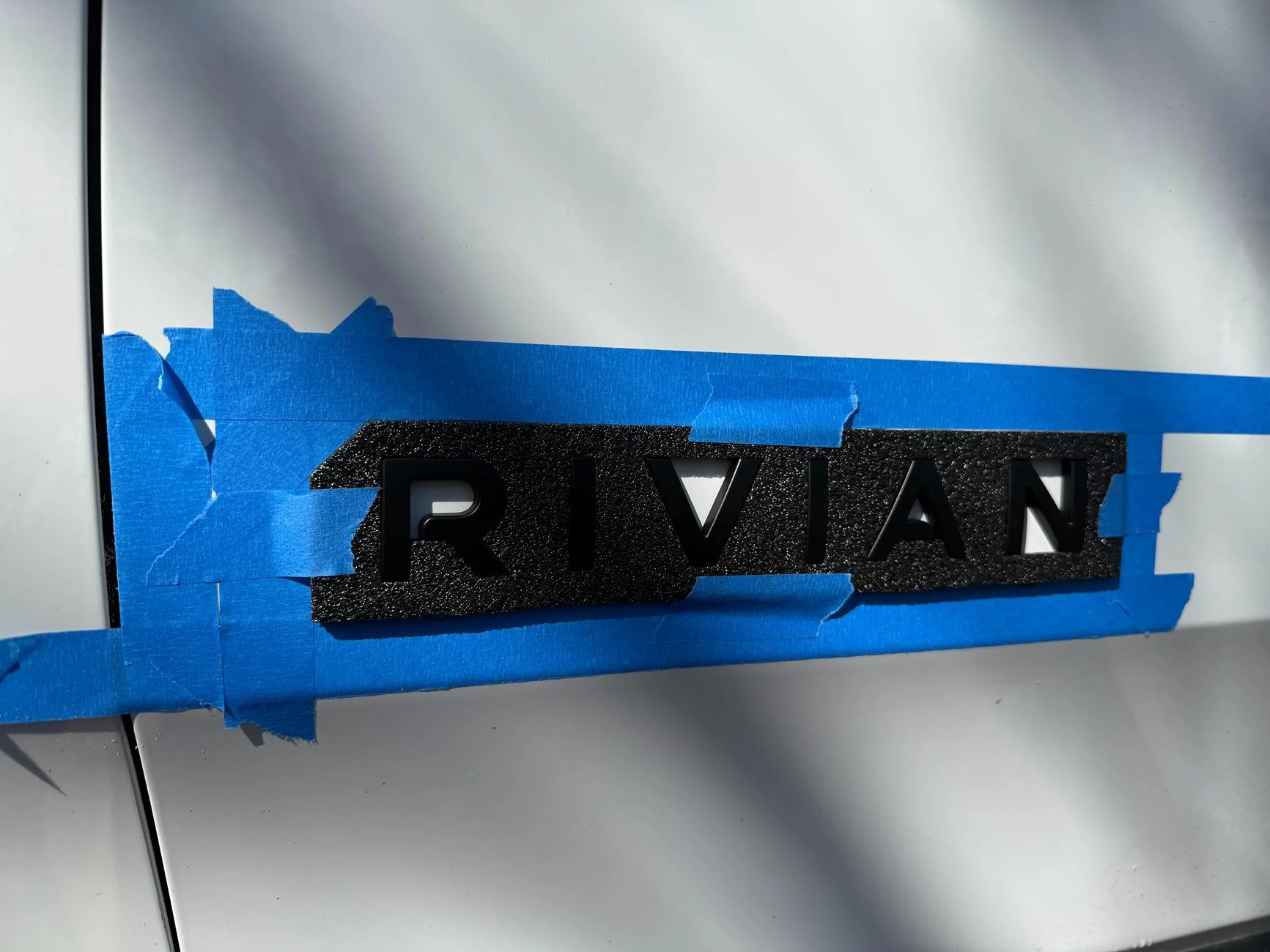 Rivian R1T R1S Black Badging How-To 20250325_142549111_iOS