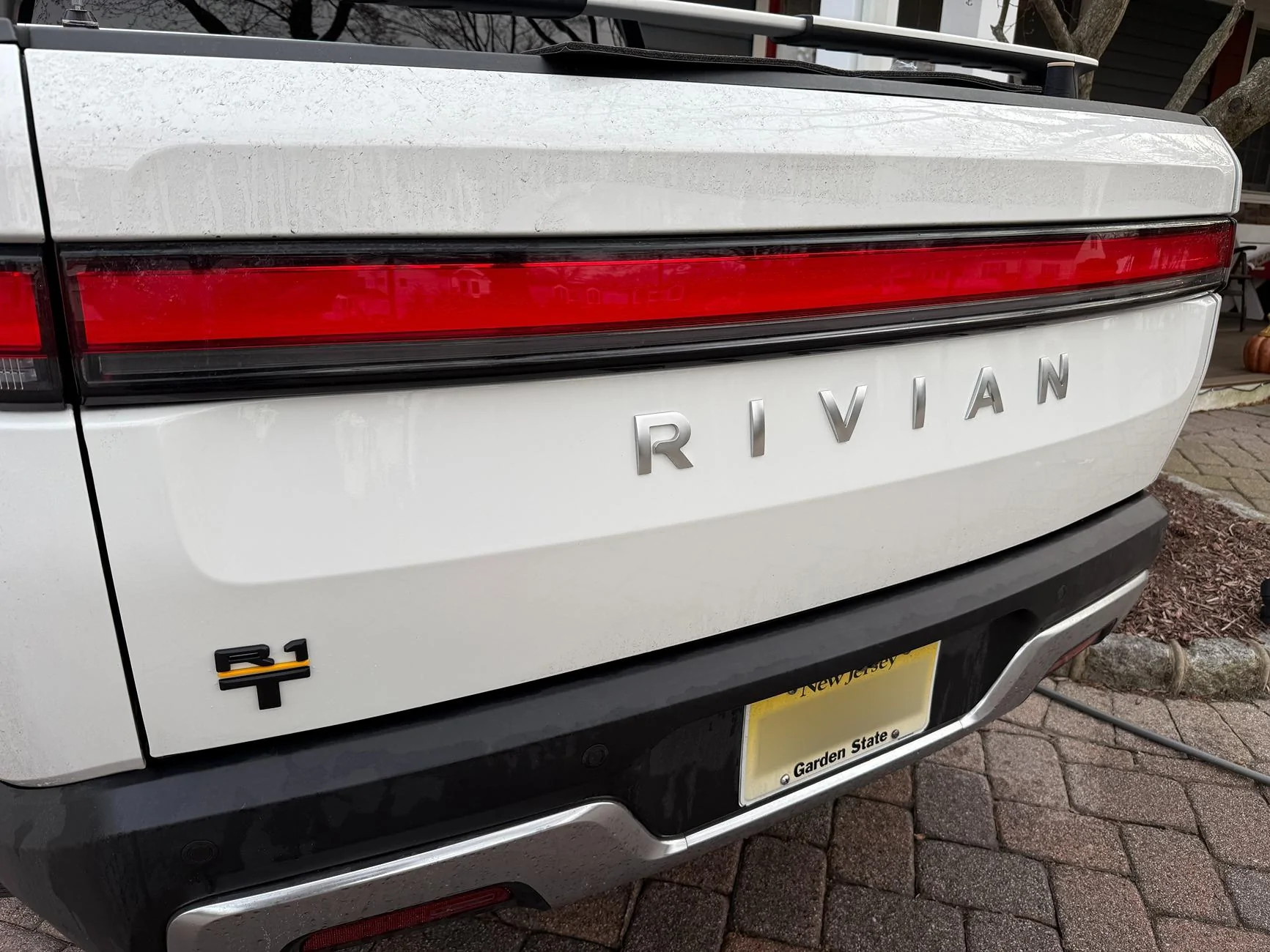 Rivian R1T R1S Black Badging How-To 20250323_220557858_iOS