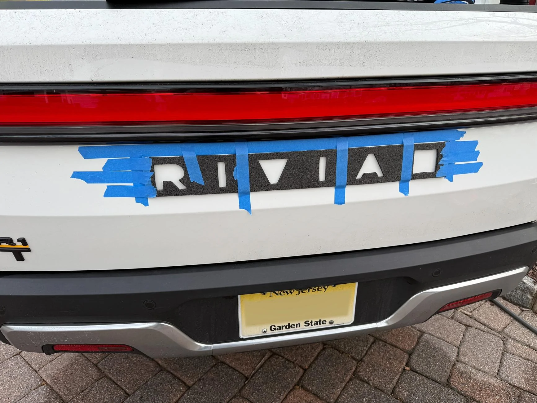 Rivian R1T R1S Black Badging How-To 20250323_222710213_iOS