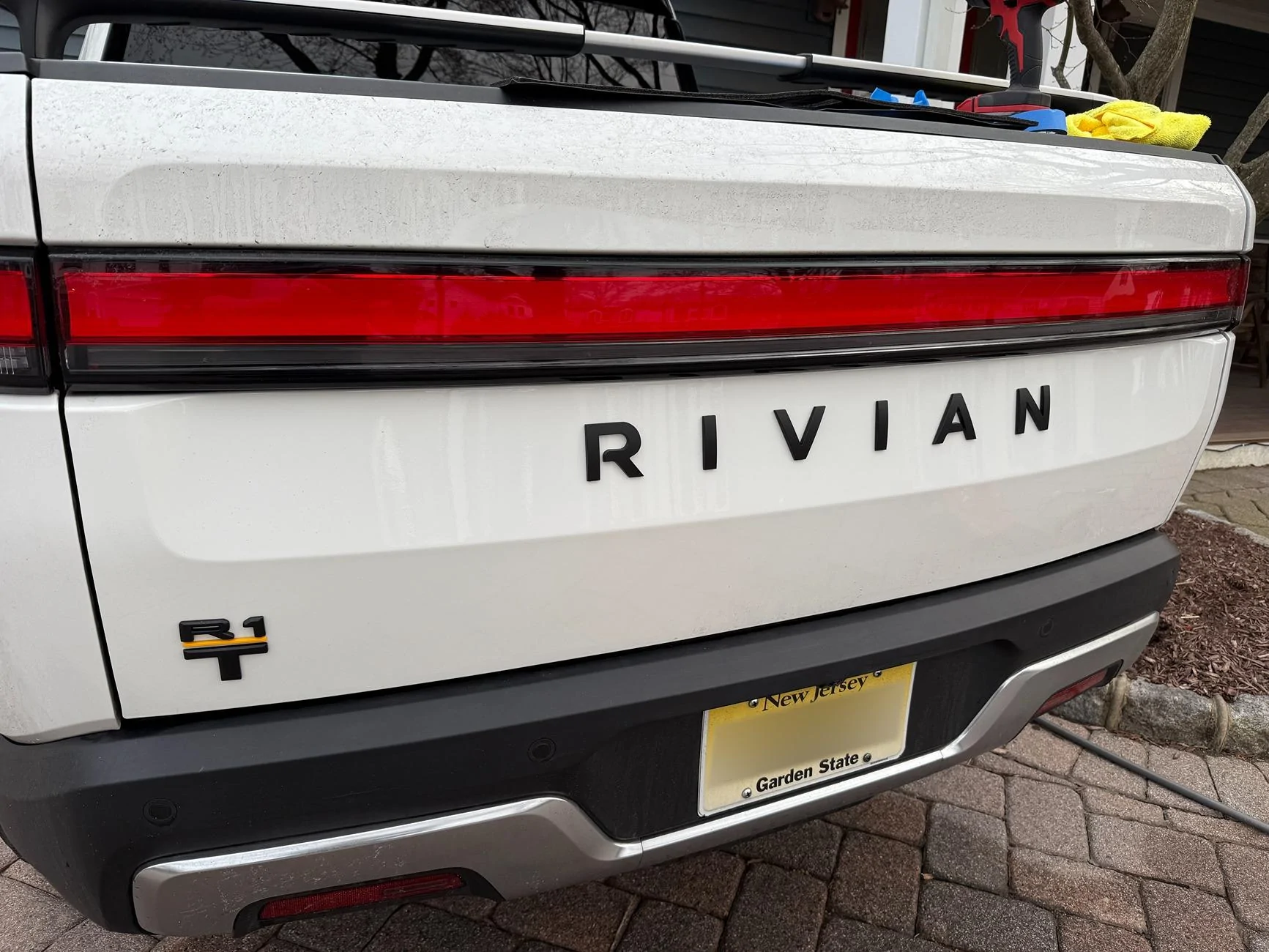 Rivian R1T R1S Black Badging How-To 20250323_223210130_iOS