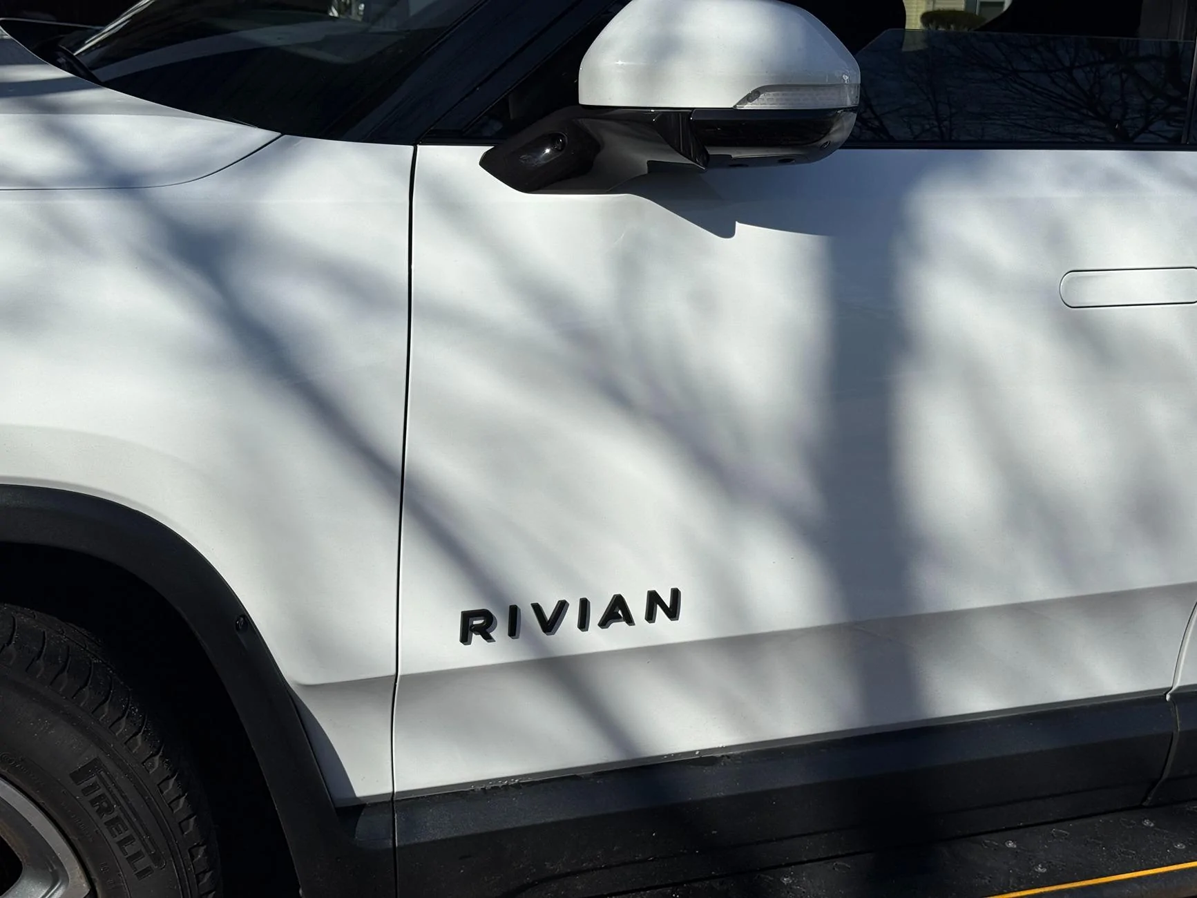 Rivian R1T R1S Black Badging How-To 20250325_142656157_iOS
